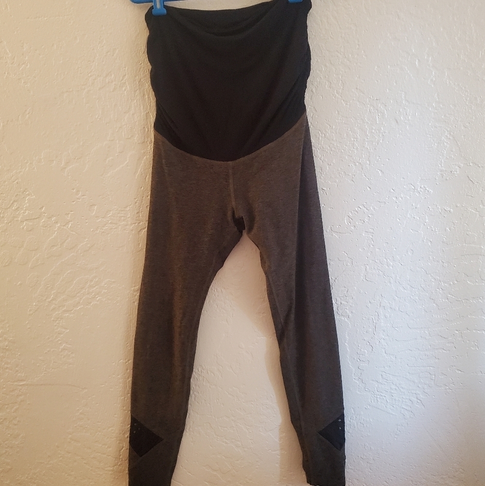 Beyond The Bump Leggings Size Large